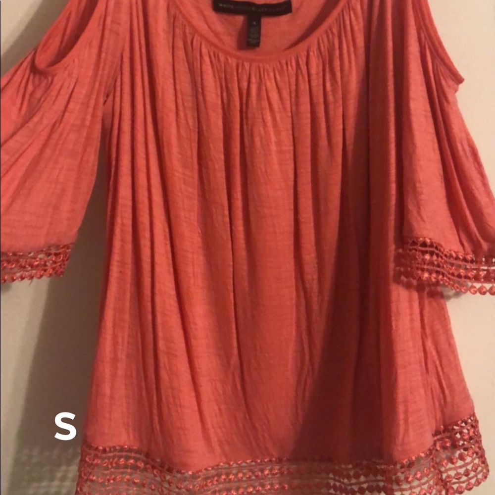 Women’s shirt.